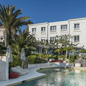 ***** Otel Le Petit - Passedat Fransa